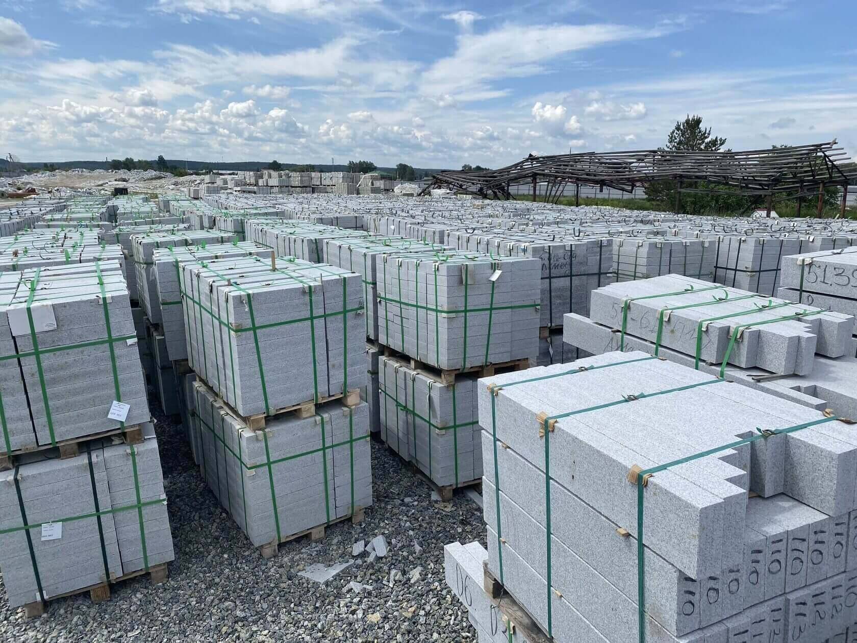 ДО 17 000 м² ПРОДУКЦИИ ЕЖЕМЕСЯЧНО В Лугах